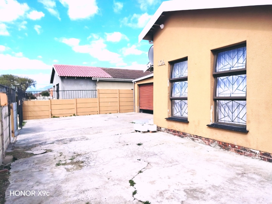 5 Bedroom Property for Sale in Houghton Place Western Cape
